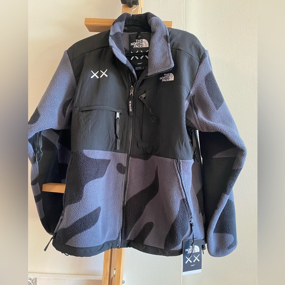 North Face KAWS  Denali jacket NEW LARGE - Picture 3 of 3
